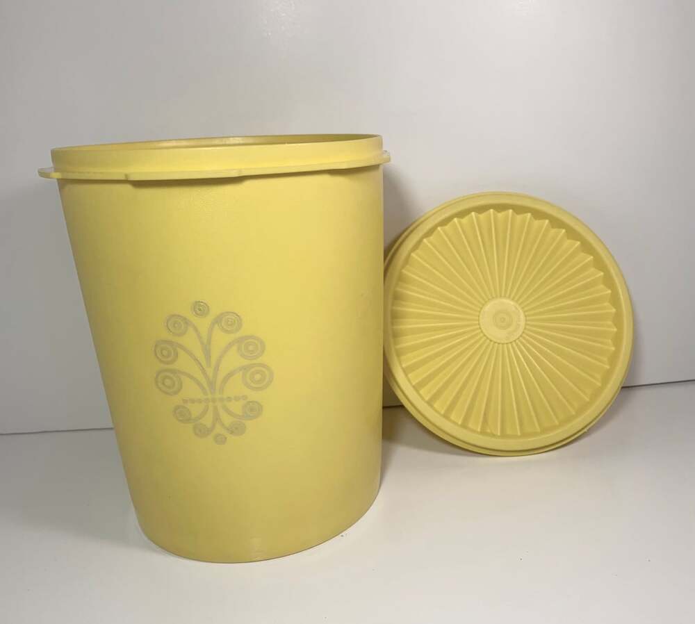 Vintage Harvest Yellow Tupperware Medium Container With Lid 809-13